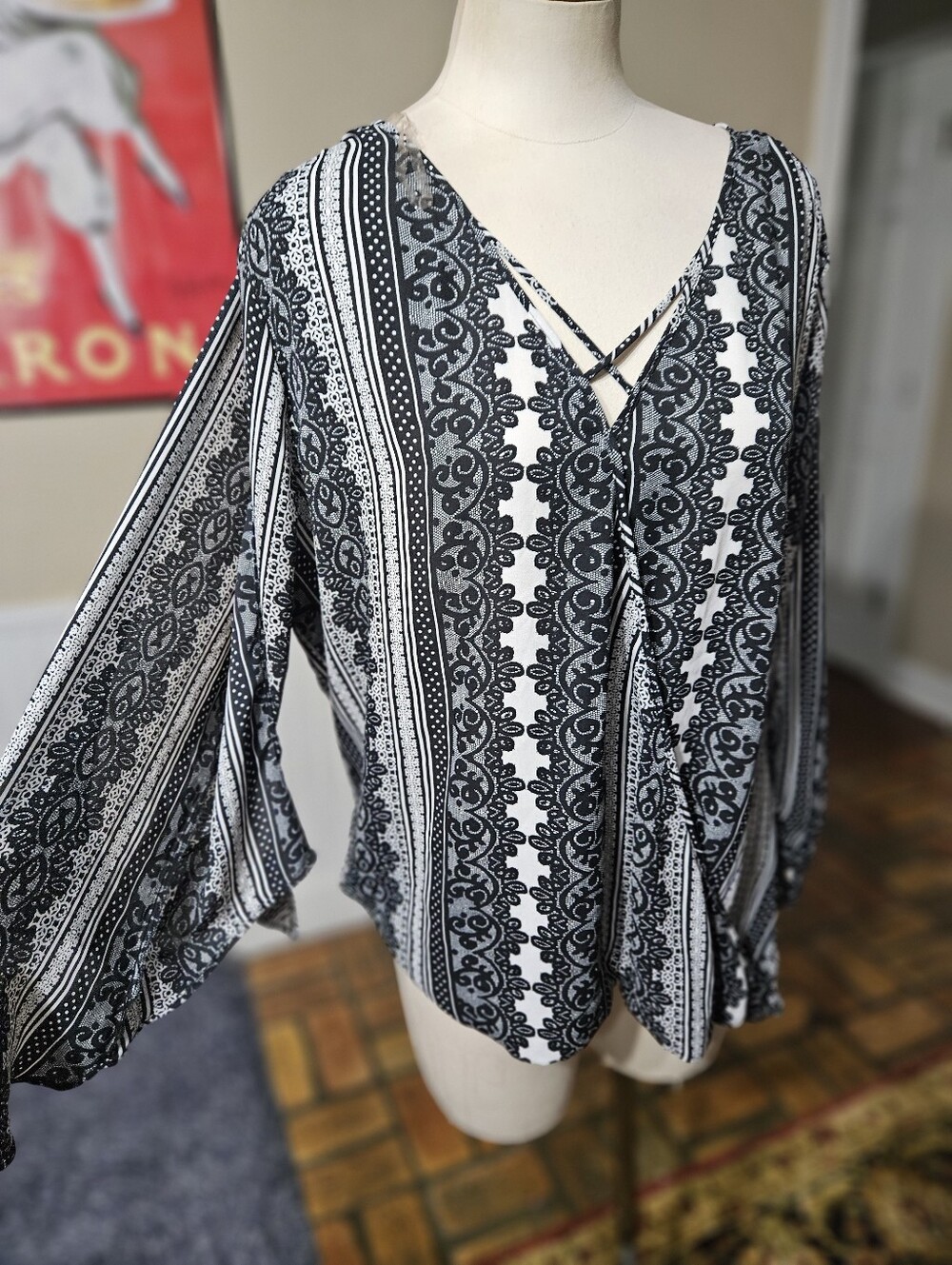 BOLD elements Black and White Paisley Striped V-Neck Blouse